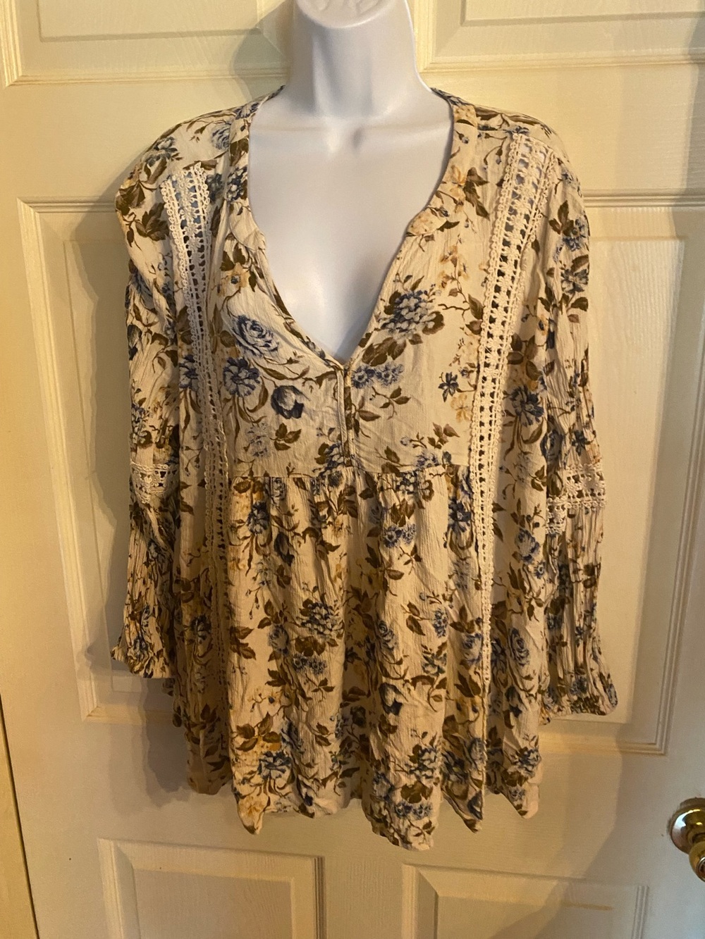 Women’s large American Eagle top